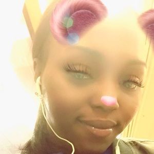 Meet your Posher, Cassandra